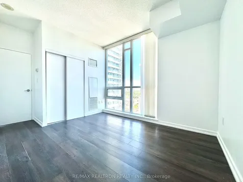 66 Forest Manor Road Toronto ON M2J 0B7