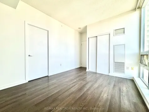 66 Forest Manor Road Toronto ON M2J 0B7