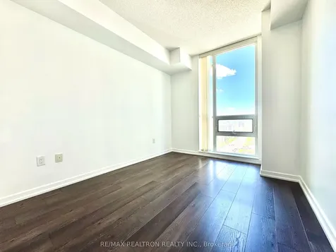 66 Forest Manor Road Toronto ON M2J 0B7