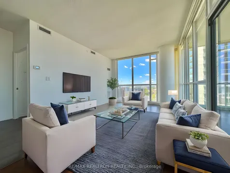 66 Forest Manor Road Toronto ON M2J 0B7