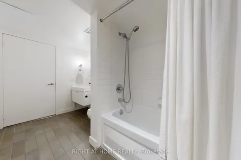 4K Spadina Avenue Toronto ON M5V 3Y6