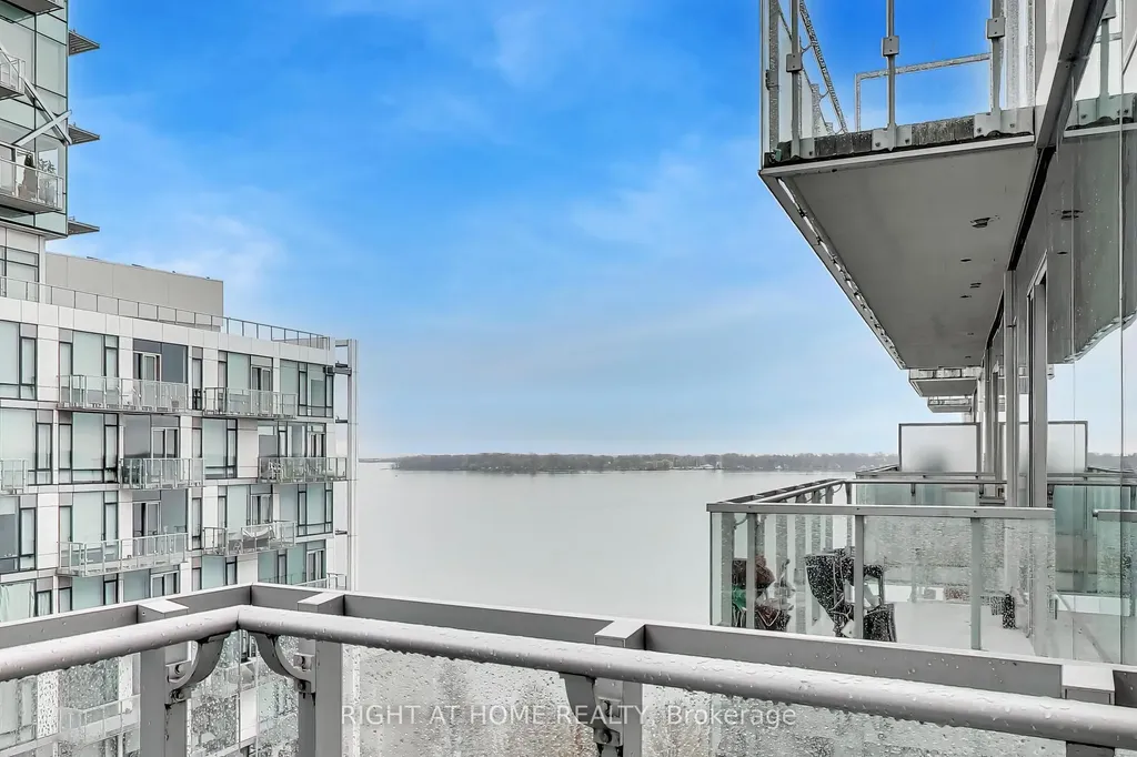 39 Queens Quay E Toronto ON M5E 0A5