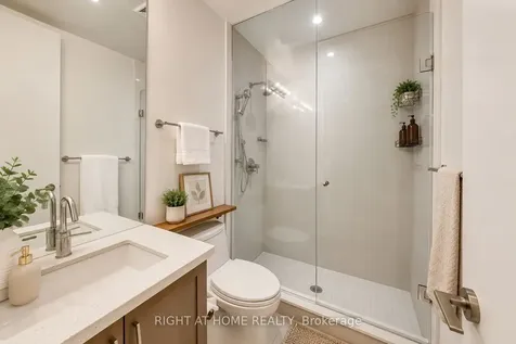 39 Queens Quay E Toronto ON M5E 0A5