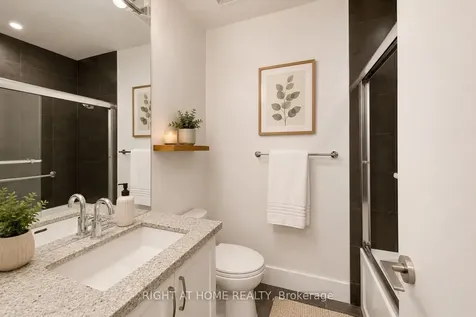 39 Queens Quay E Toronto ON M5E 0A5
