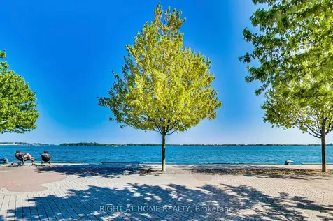 39 Queens Quay E Toronto ON M5E 0A5