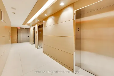 39 Queens Quay E Toronto ON M5E 0A5