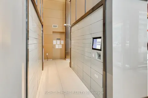39 Queens Quay E Toronto ON M5E 0A5