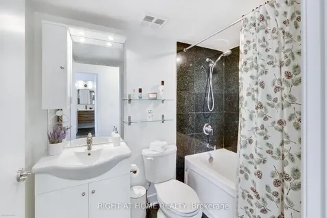 16 Harrison Garden Boulevard Toronto ON M2N 7J6