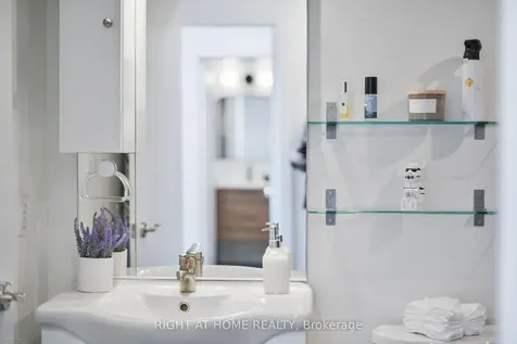 16 Harrison Garden Boulevard Toronto ON M2N 7J6