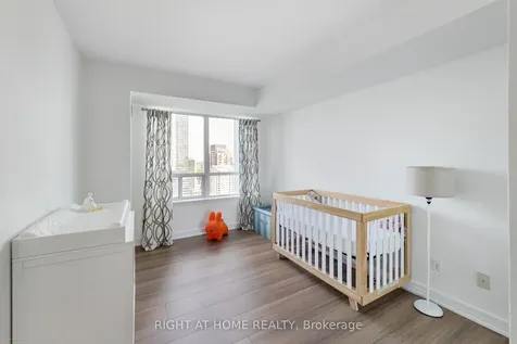 16 Harrison Garden Boulevard Toronto ON M2N 7J6