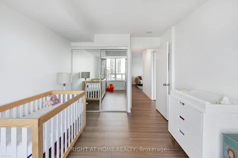 16 Harrison Garden Boulevard Toronto ON M2N 7J6