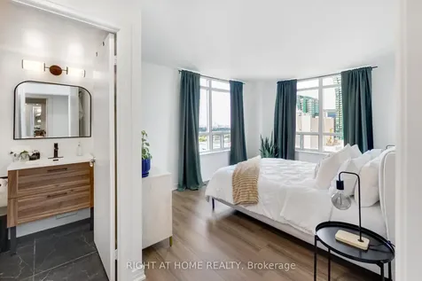16 Harrison Garden Boulevard Toronto ON M2N 7J6