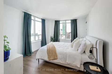 16 Harrison Garden Boulevard Toronto ON M2N 7J6