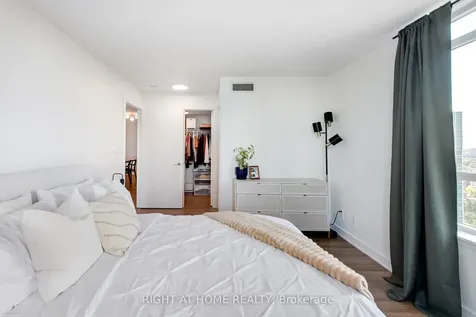 16 Harrison Garden Boulevard Toronto ON M2N 7J6