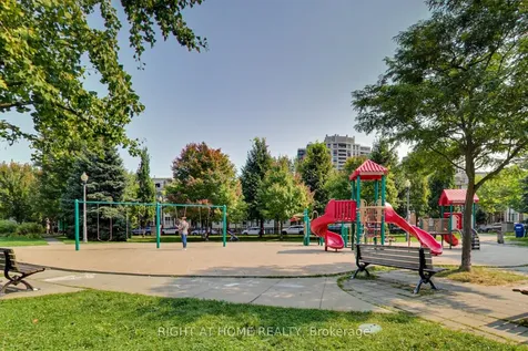 16 Harrison Garden Boulevard Toronto ON M2N 7J6