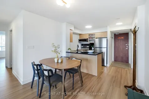 16 Harrison Garden Boulevard Toronto ON M2N 7J6