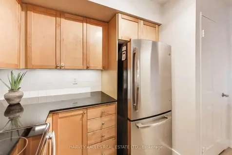 1369 Bloor Street W Toronto ON M6P 4J4