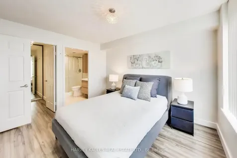 1369 Bloor Street W Toronto ON M6P 4J4