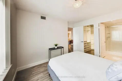1369 Bloor Street W Toronto ON M6P 4J4