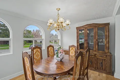 89 Newton Drive Toronto ON M2M 2N2