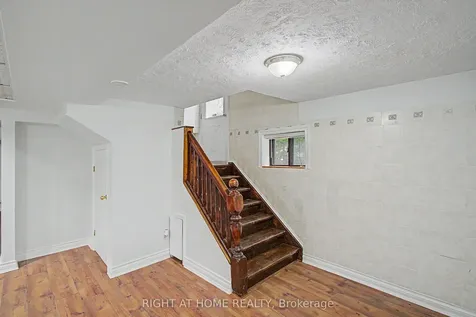 89 Newton Drive Toronto ON M2M 2N2