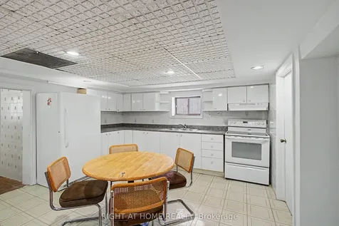 89 Newton Drive Toronto ON M2M 2N2