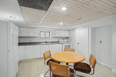 89 Newton Drive Toronto ON M2M 2N2