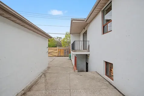 89 Newton Drive Toronto ON M2M 2N2