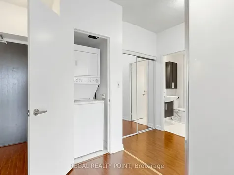 25 Capreol Court Toronto ON M5V 3Z7