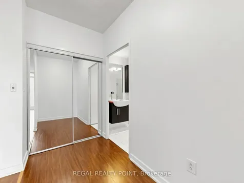 25 Capreol Court Toronto ON M5V 3Z7