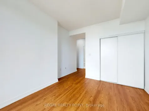 25 Capreol Court Toronto ON M5V 3Z7