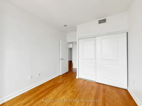 25 Capreol Court Toronto ON M5V 3Z7