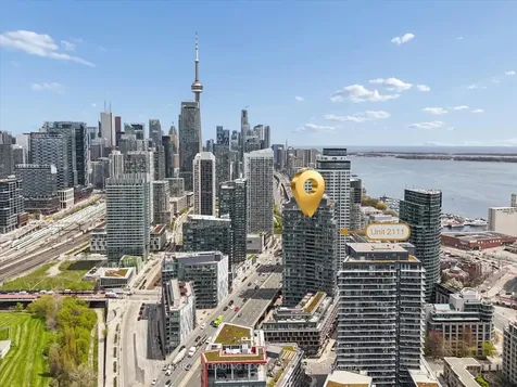 20 Bruyeres Mews Toronto ON M5V 0G8