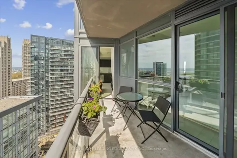 20 Bruyeres Mews Toronto ON M5V 0G8