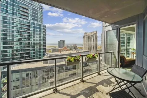 20 Bruyeres Mews Toronto ON M5V 0G8