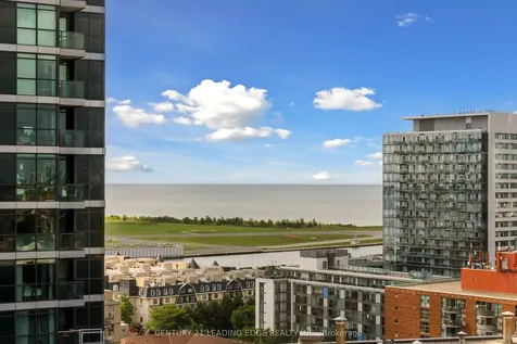 20 Bruyeres Mews Toronto ON M5V 0G8