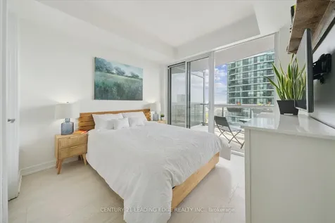 20 Bruyeres Mews Toronto ON M5V 0G8