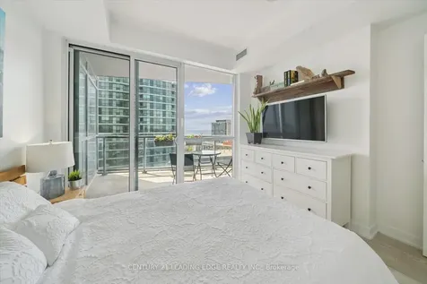 20 Bruyeres Mews Toronto ON M5V 0G8