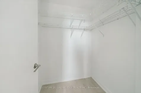 20 Bruyeres Mews Toronto ON M5V 0G8