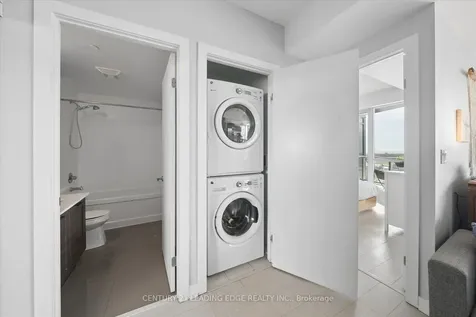 20 Bruyeres Mews Toronto ON M5V 0G8