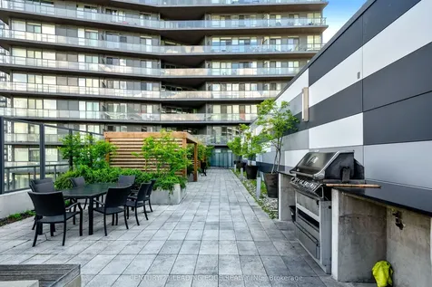 20 Bruyeres Mews Toronto ON M5V 0G8
