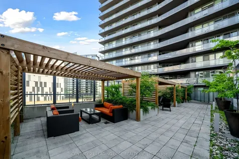 20 Bruyeres Mews Toronto ON M5V 0G8