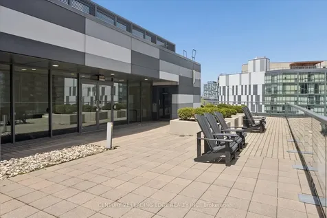 20 Bruyeres Mews Toronto ON M5V 0G8