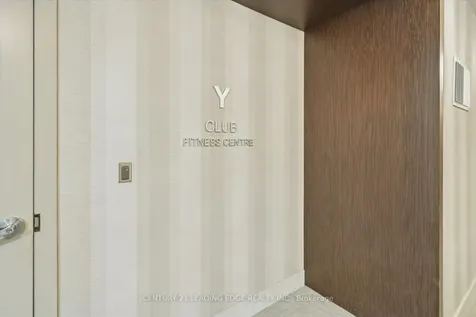 20 Bruyeres Mews Toronto ON M5V 0G8