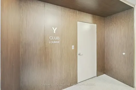20 Bruyeres Mews Toronto ON M5V 0G8