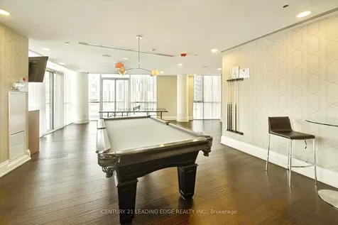 20 Bruyeres Mews Toronto ON M5V 0G8
