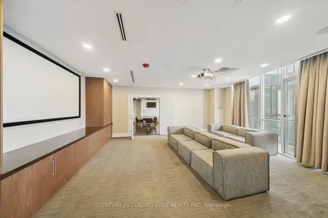 20 Bruyeres Mews Toronto ON M5V 0G8