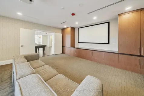 20 Bruyeres Mews Toronto ON M5V 0G8
