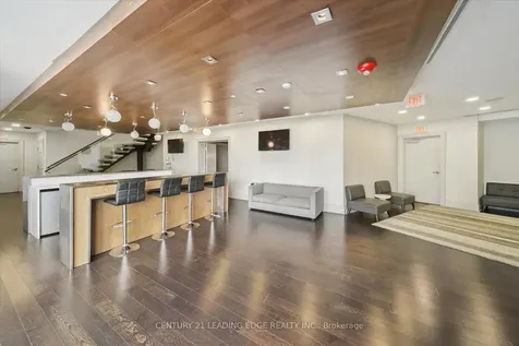 20 Bruyeres Mews Toronto ON M5V 0G8