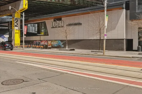 20 Bruyeres Mews Toronto ON M5V 0G8